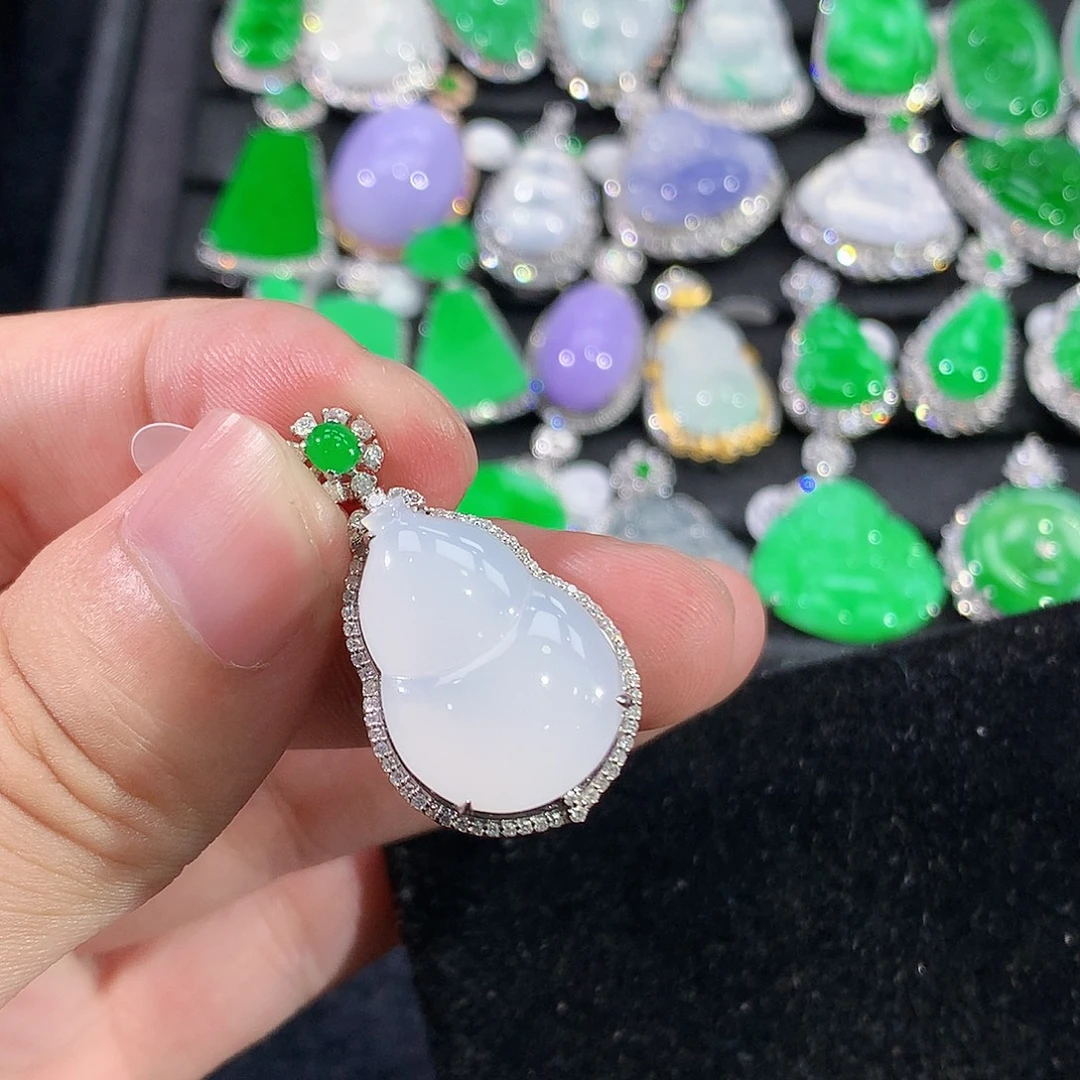 翡翠18K金镶嵌颈饰