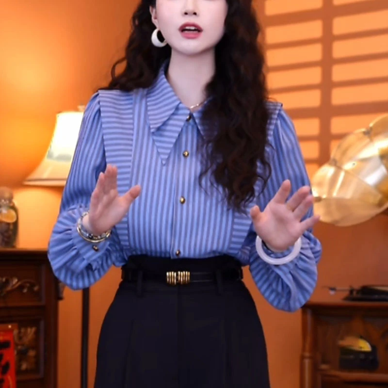 蓝色条纹衬衫女2025秋季新款时尚洋气减龄设计感宽松显瘦休闲上衣