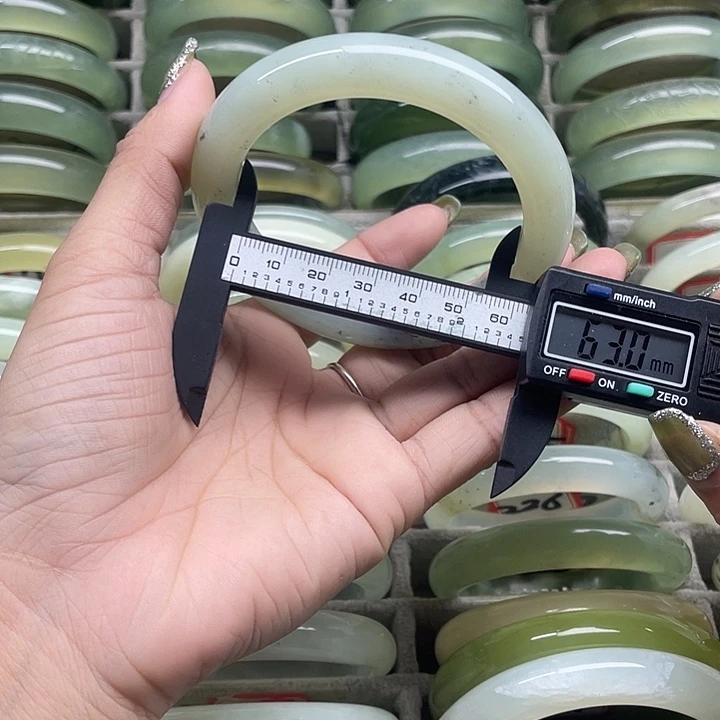 蛇纹石玉未镶嵌手镯201