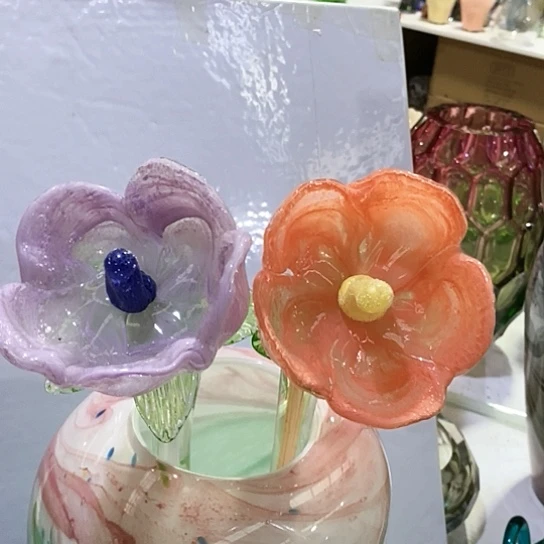 琉璃花瓶高45厘米宽9厘米