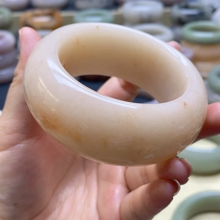 未镶嵌手镯石英岩玉