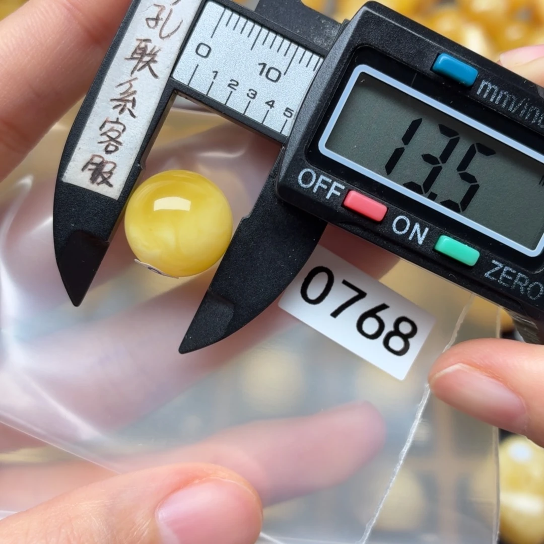 河***宝琥珀未镶嵌裸石蜜蜡