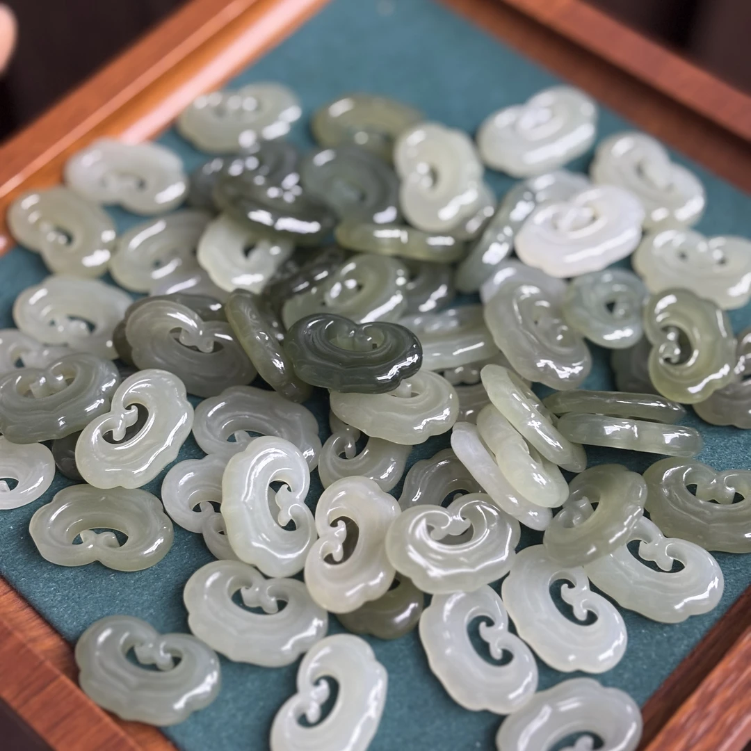 070806WM和田玉青海料晴水如意锁多样性发其一