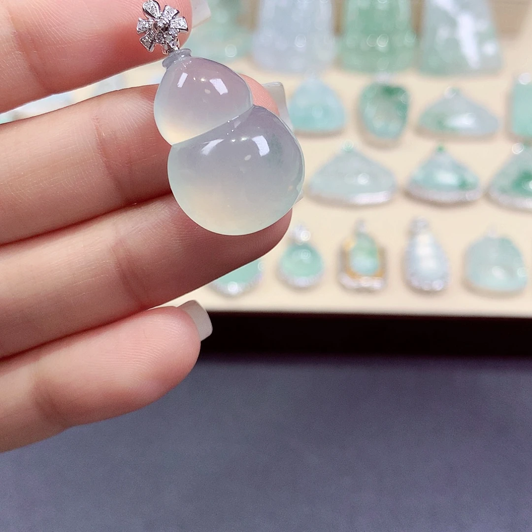 翡翠18K金镶嵌颈饰翡翠