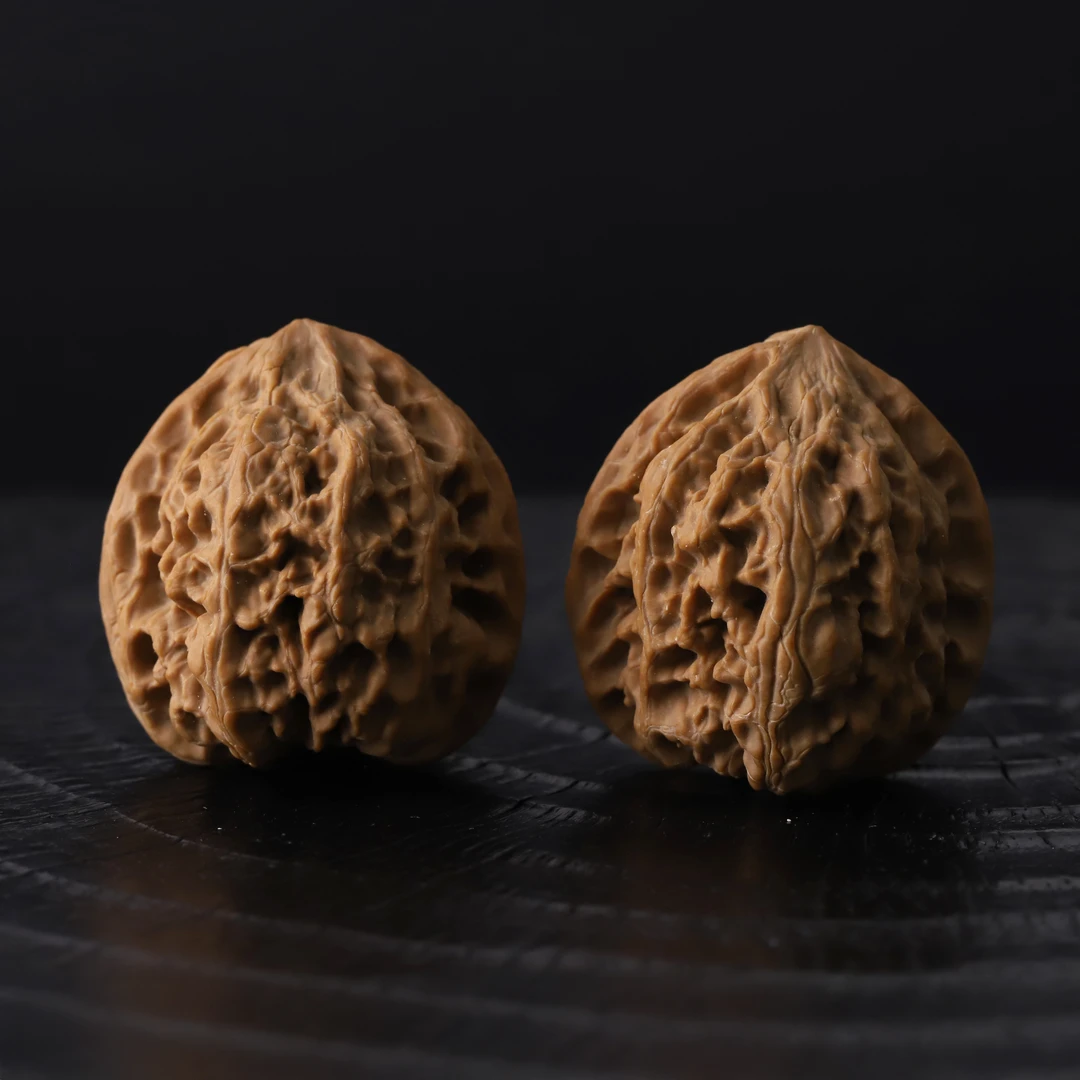 S8783【野牛】原生态全品凹底文玩核桃手把件