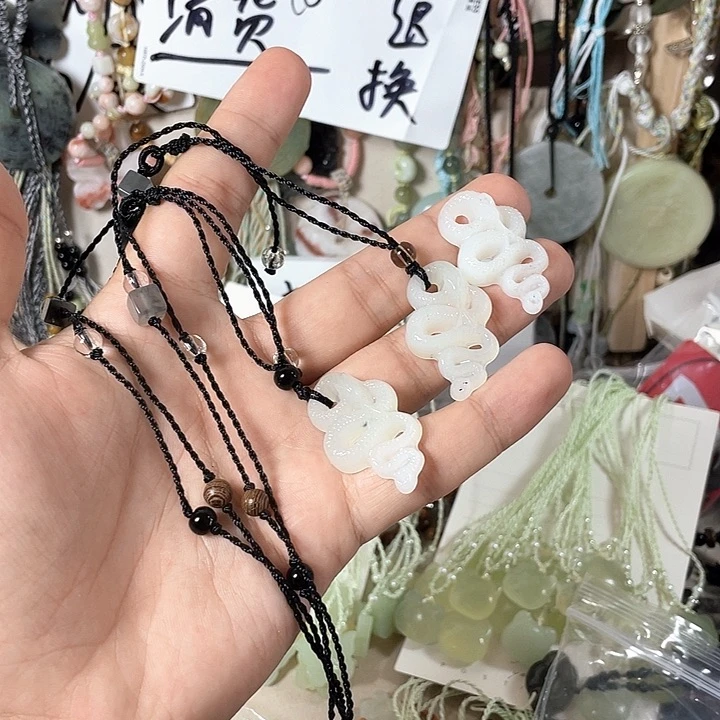 蛇纹石玉合金颈饰