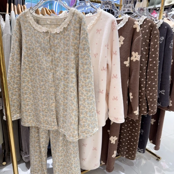 【精灵家】秋冬雪妮绒圆领开扣花边家居服套装