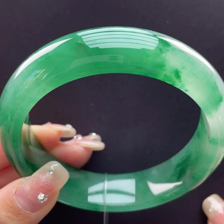 未镶嵌手镯石英质玉苏*