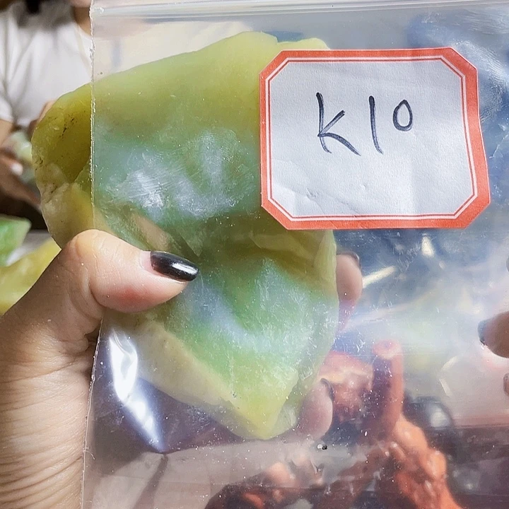 长***春未镶嵌蛇纹石玉岫玉原石