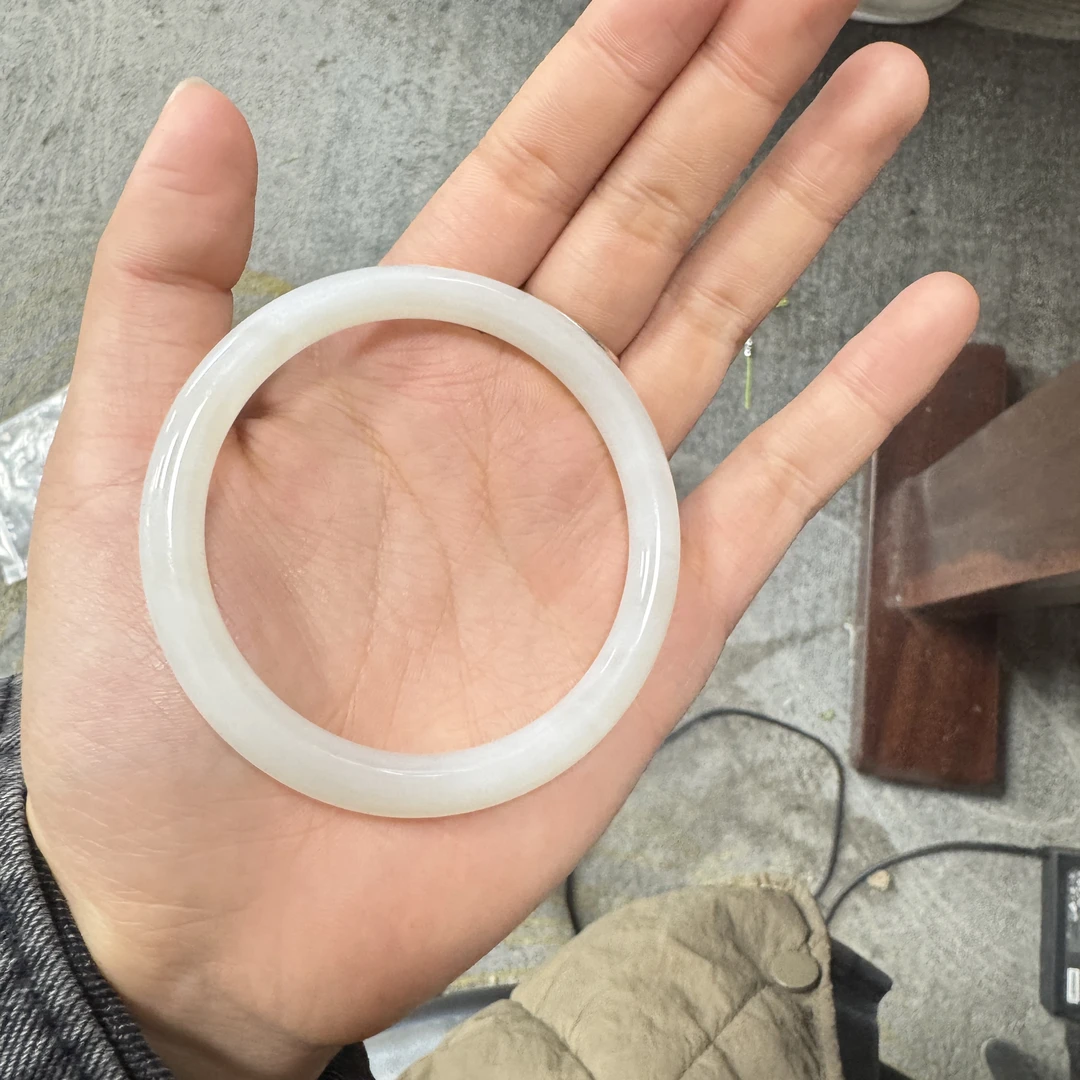 和田玉高冰白手镯56