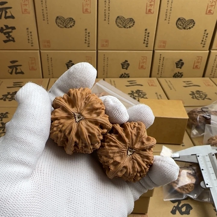 文玩核桃吊坠暖*、简单包装玉龙三棱