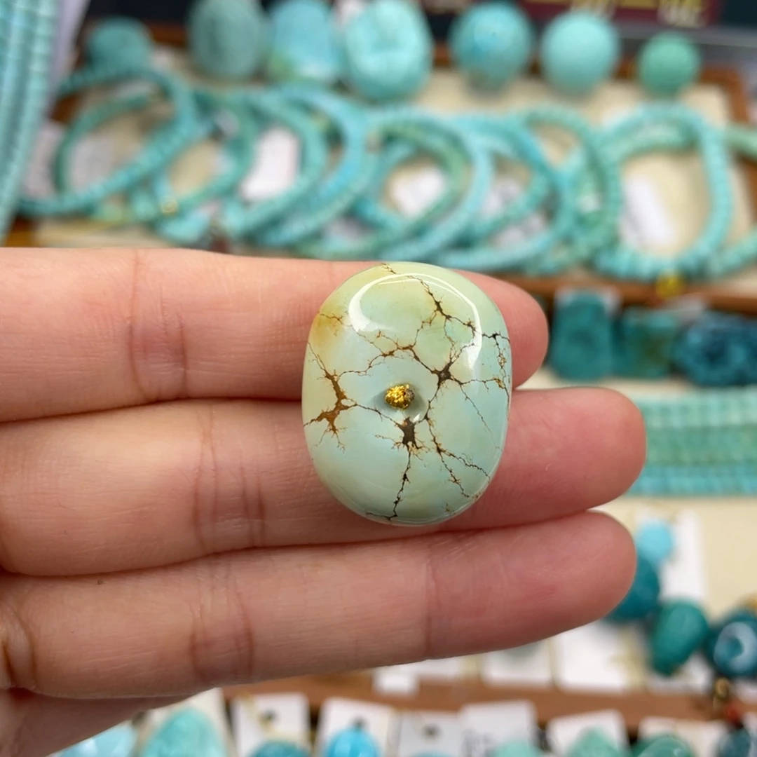 绿松石未镶嵌颈饰