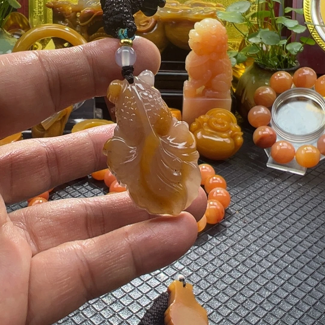 石英质玉未镶嵌颈饰