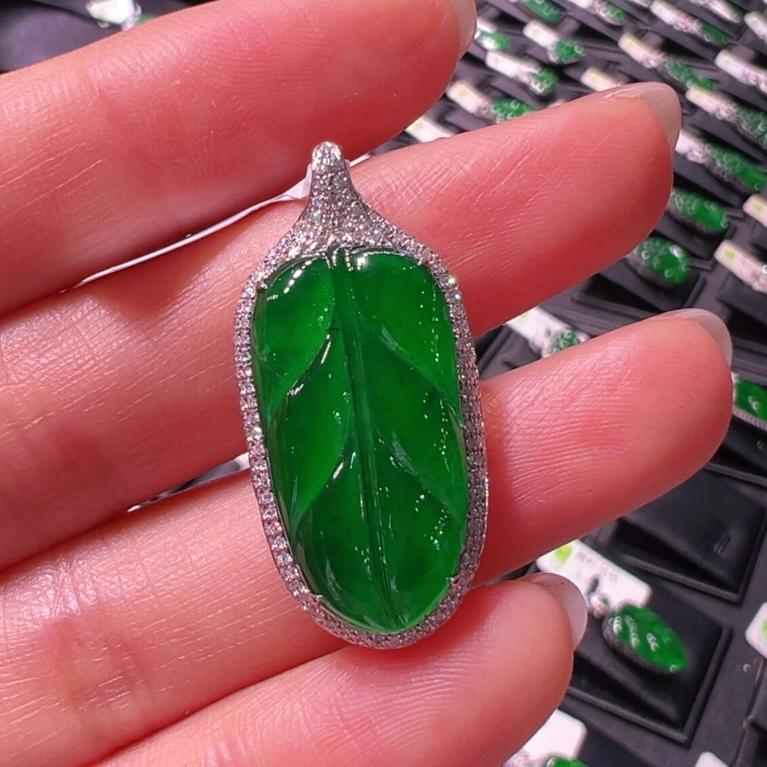 翡翠颈饰18K金镶嵌树叶