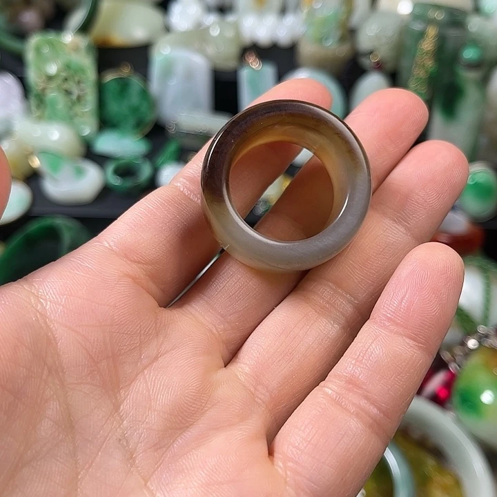 翡翠未镶嵌颈饰翡翠未镶嵌颈饰