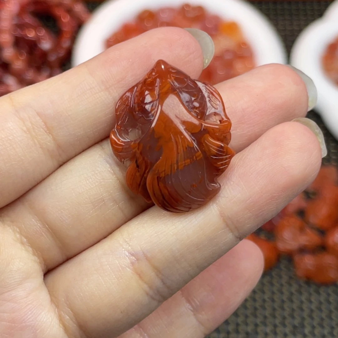 且***惜南红玛瑙未镶嵌配饰金鱼火焰纹