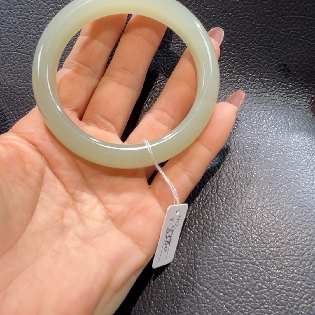 绍***料和田玉未镶嵌手镯