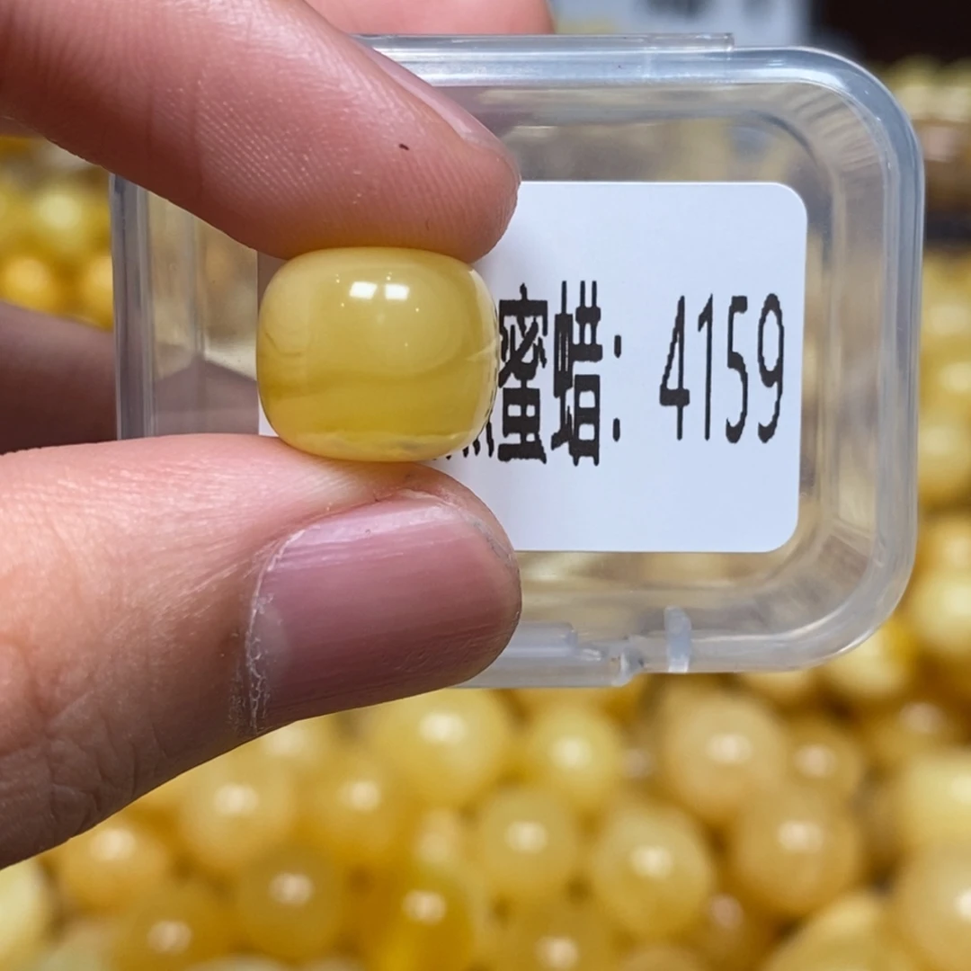 蜜蜡未镶嵌珠宝奇石4159