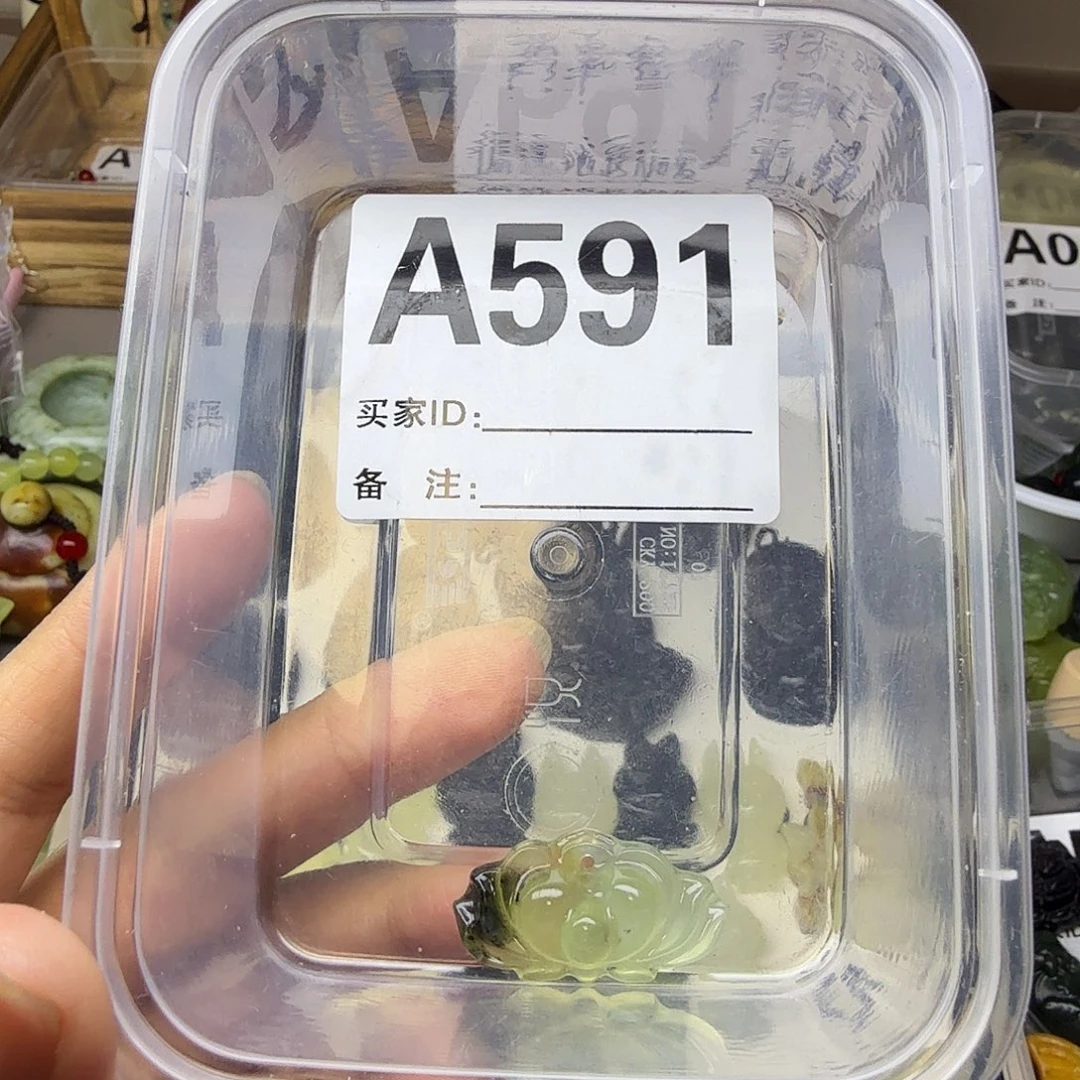 乔****蛇纹石玉未镶嵌颈饰