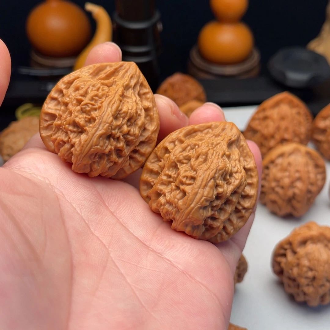 白***王文玩核桃吊坠马蹄