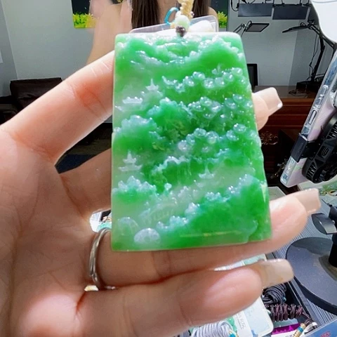 颈饰未镶嵌翡翠一个