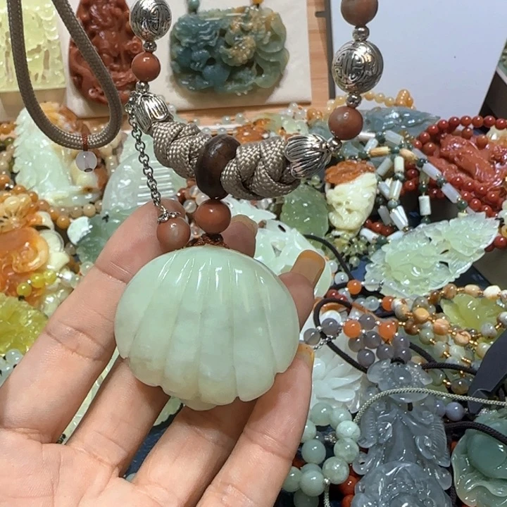 合金蛇纹石玉吊坠