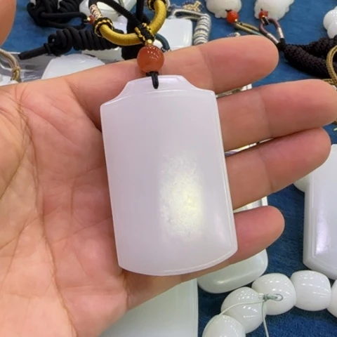 和田玉未镶嵌颈饰金****犬