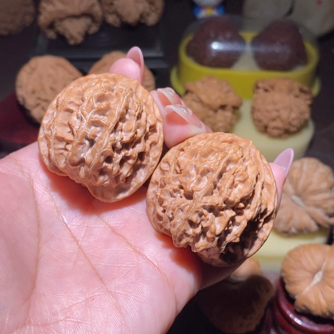 小***祁文玩核桃吊坠苹果园40