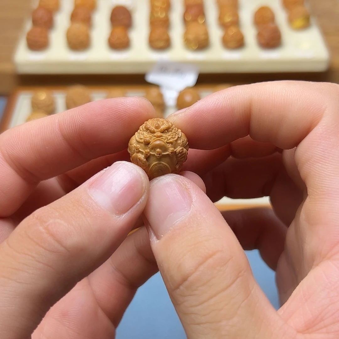 吊坠猴头核桃子和金蟾