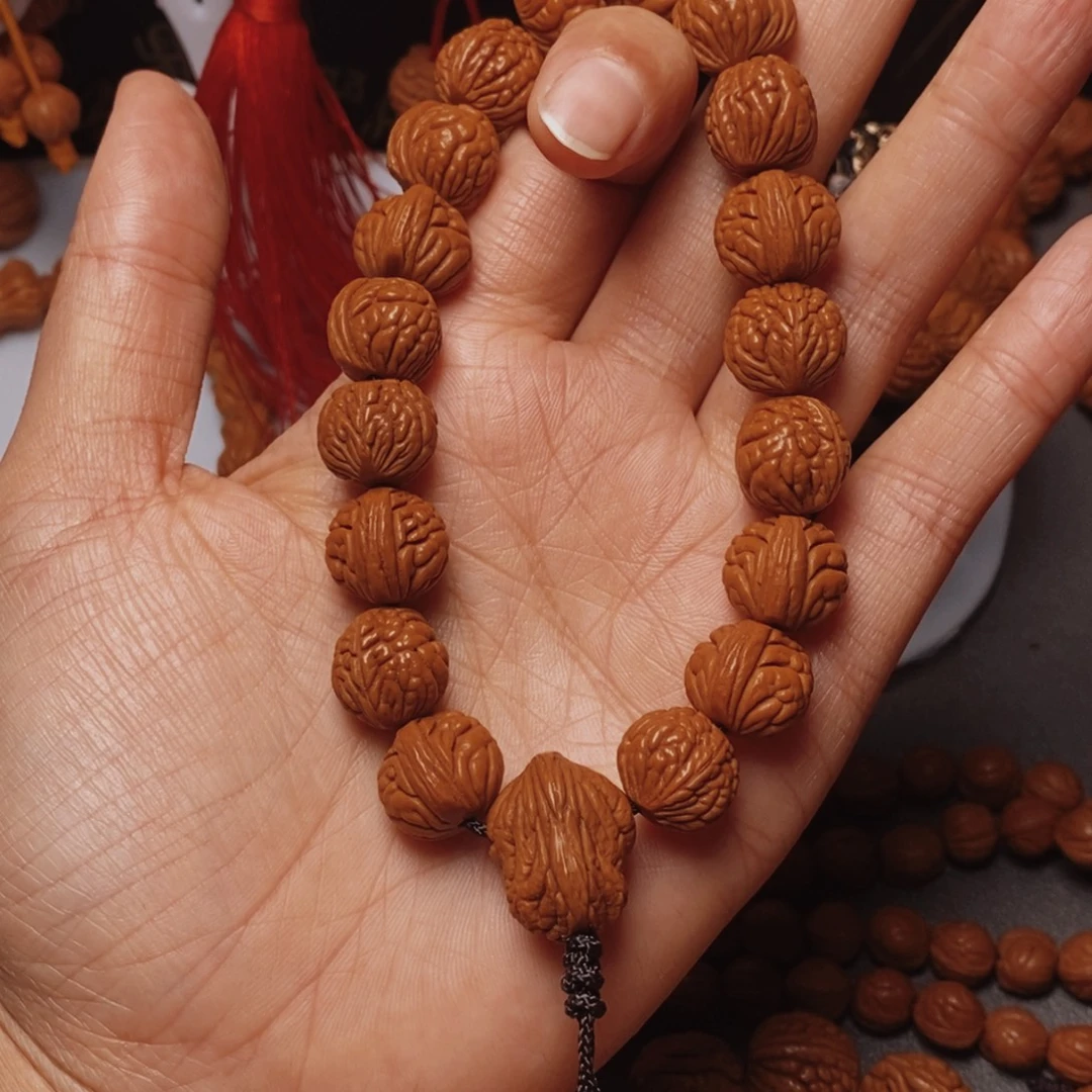 桃核吊坠桃枭手持1