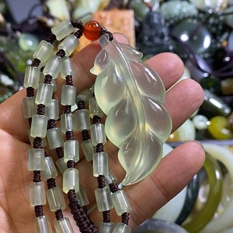 岫玉未镶嵌颈饰挂件