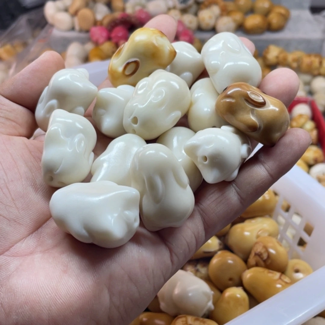 袁***率菩提根/象牙果吊坠微瑕象牙果屁屁兔十三个