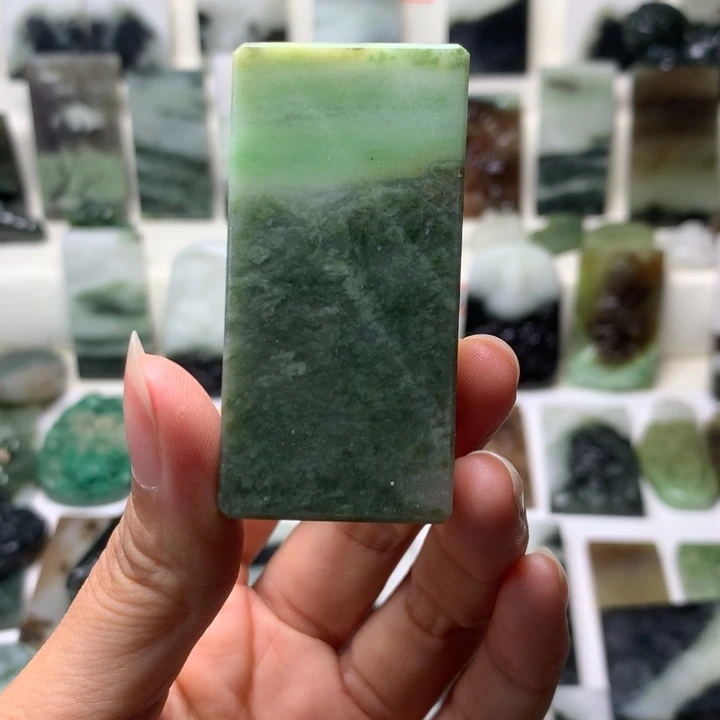 独山玉未镶嵌颈饰