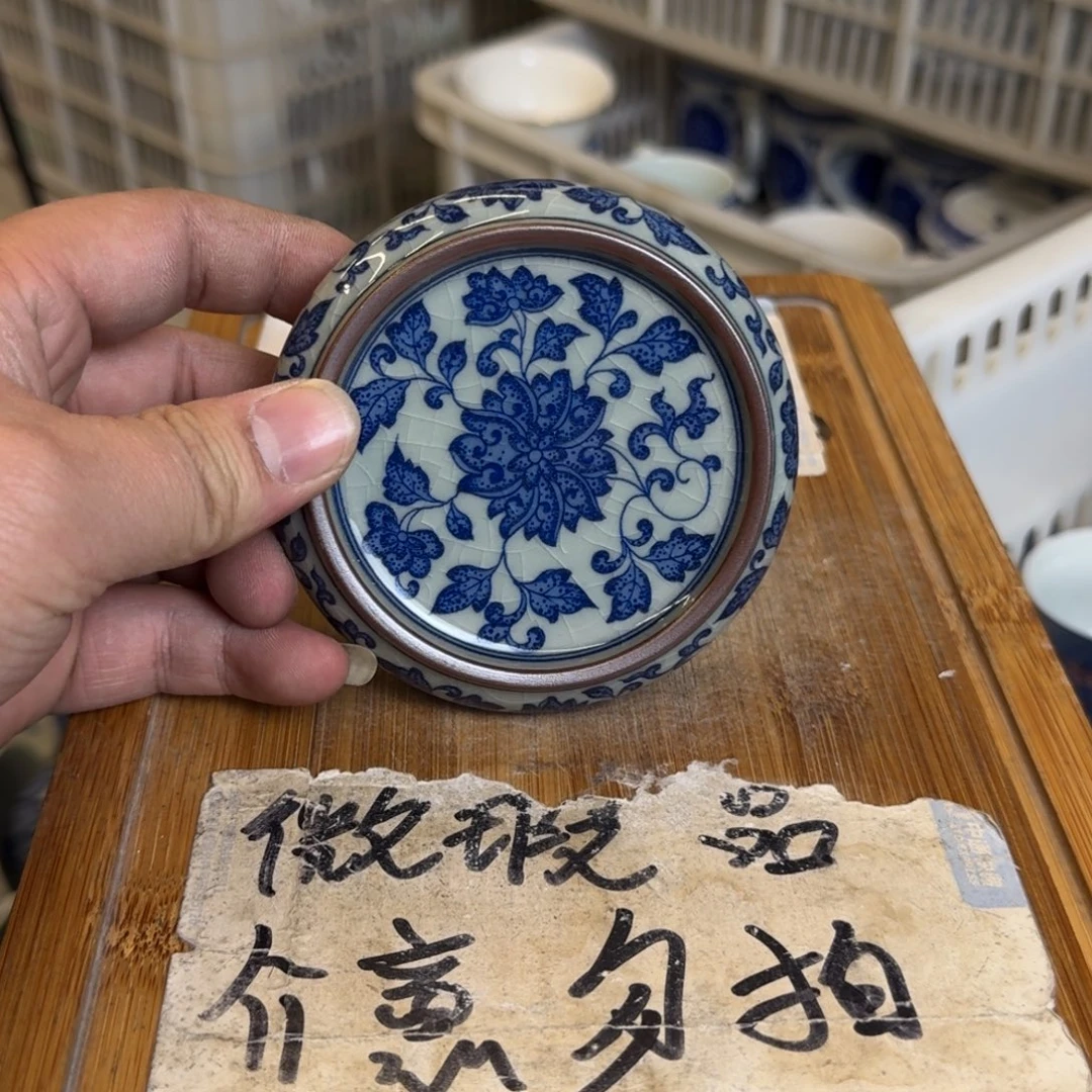 微瑕疵介意勿拍陶瓷器皿B291
