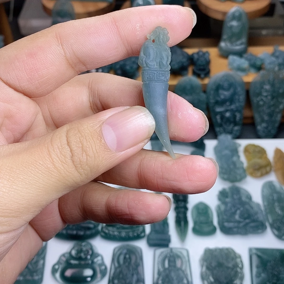 定制翡翠未镶嵌牙