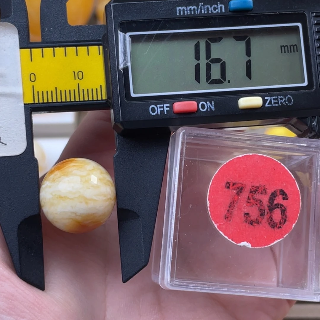 蜜蜡未镶嵌珠宝奇石