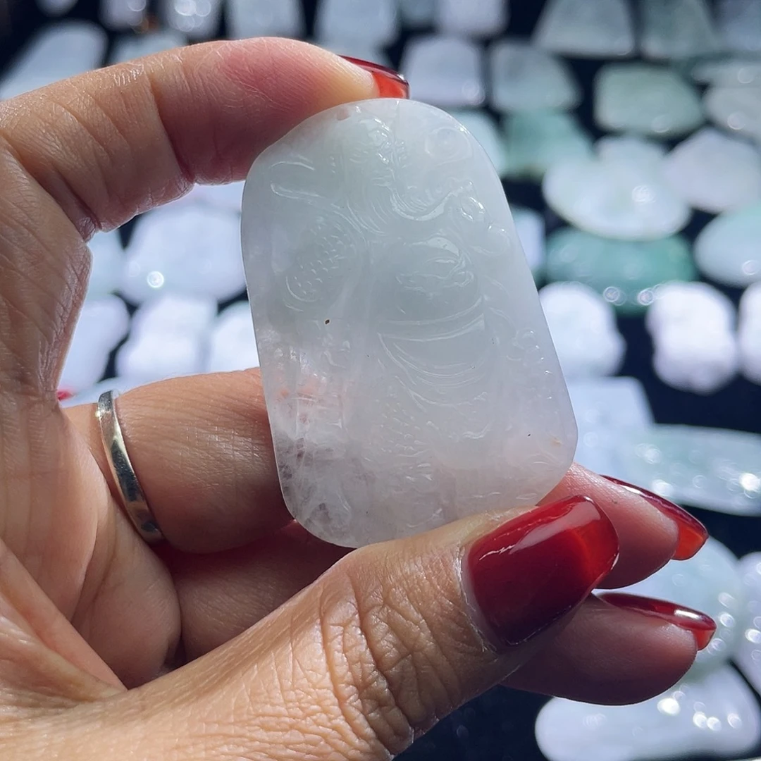 翡翠未镶嵌颈饰关公，包容