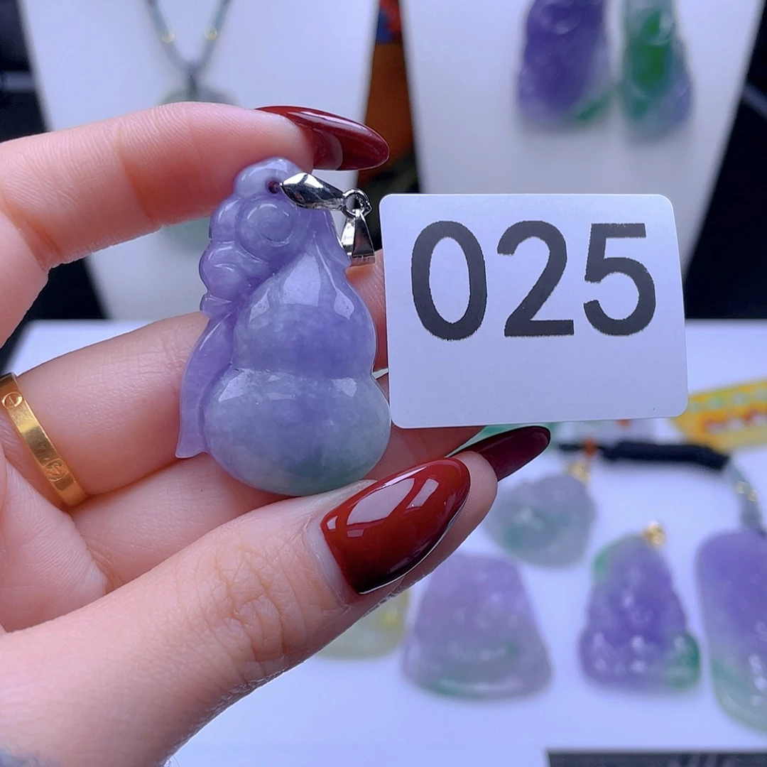 翡翠吊坠(赠链)未镶嵌