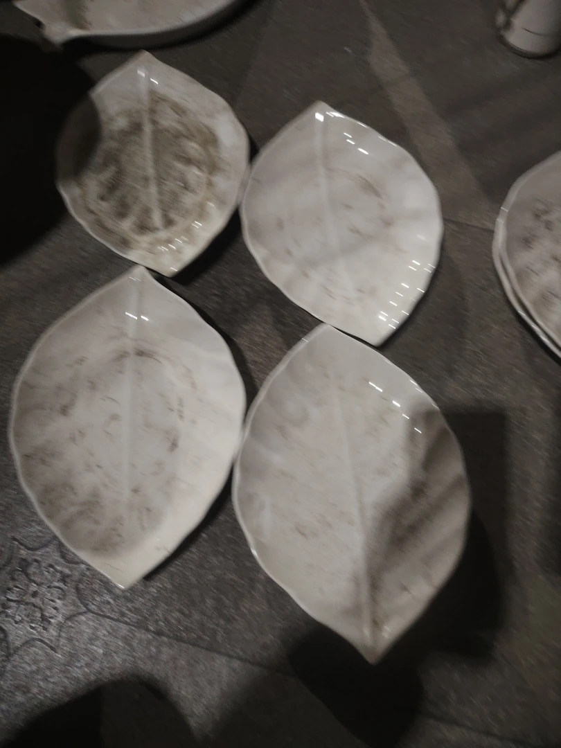 陶瓷盘子碗啥都有