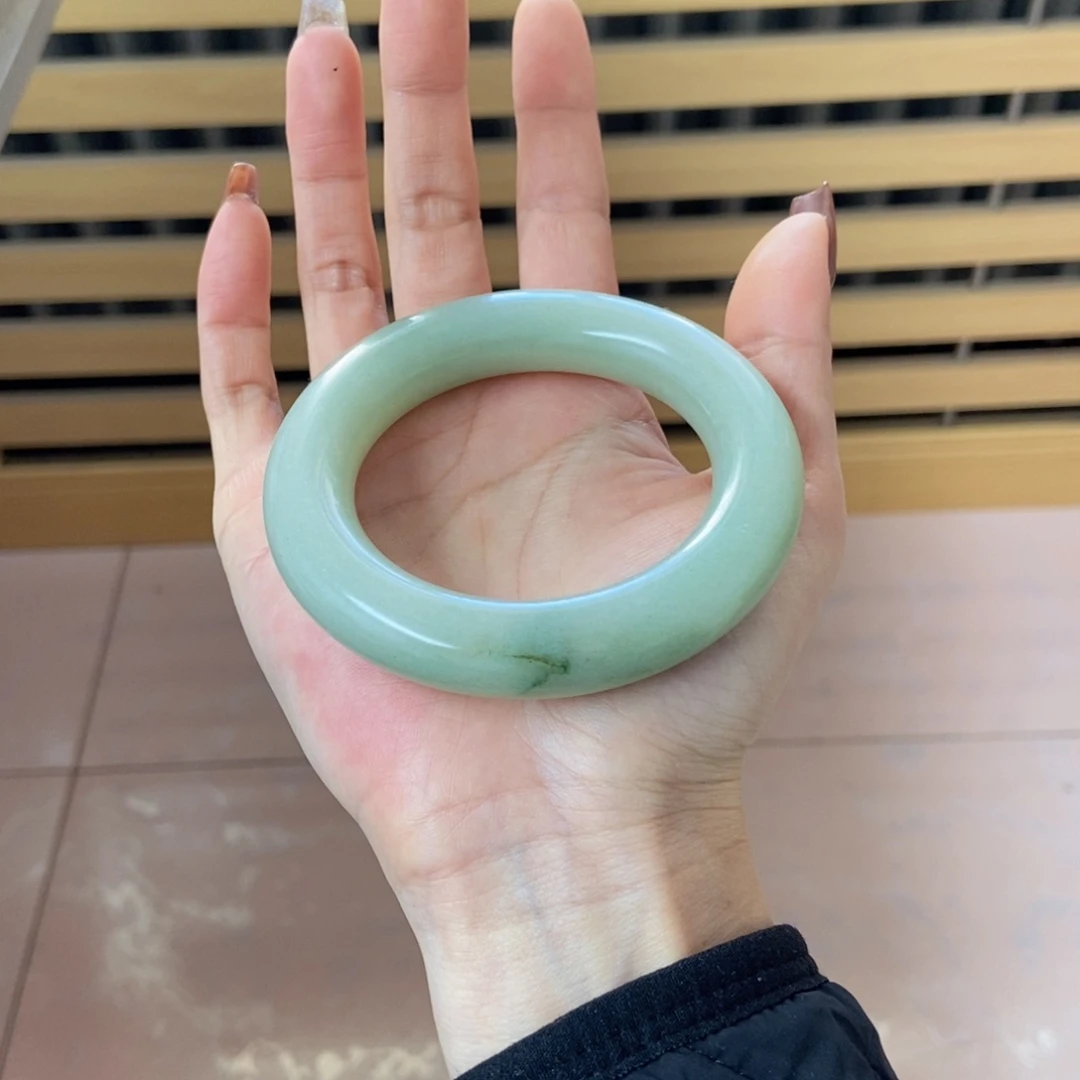 未镶嵌手镯石英岩玉