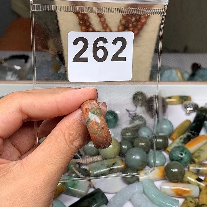 翡翠未镶嵌颈饰旭*翡翠