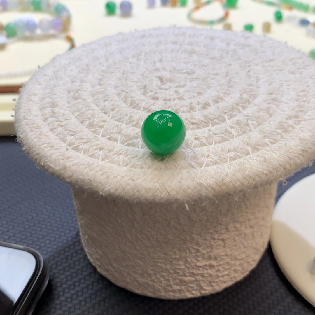 …***.定制翡翠未镶嵌12.6mm阳绿单珠