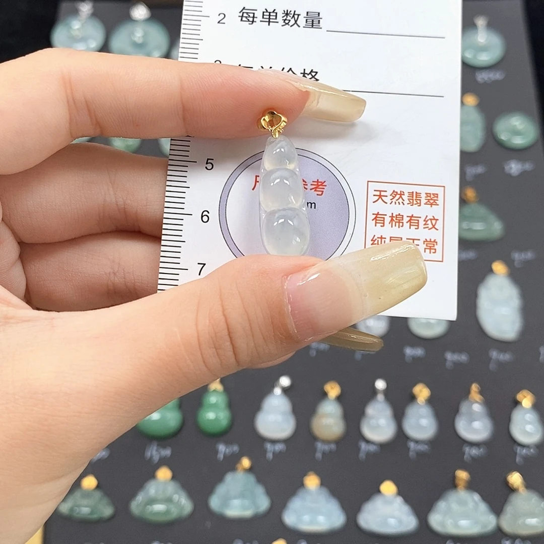 颈饰18K金镶嵌翡翠