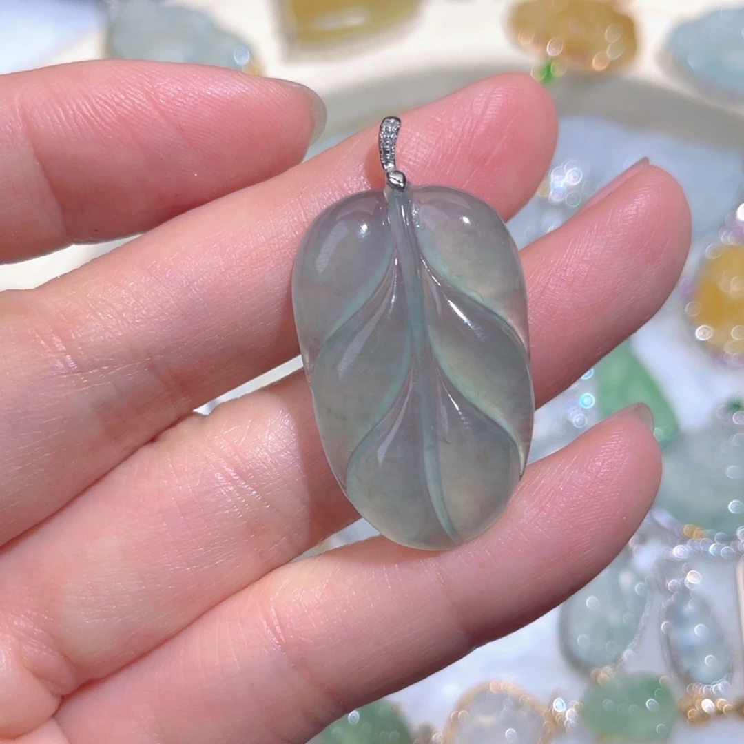 翡翠颈饰18K金镶嵌翡翠