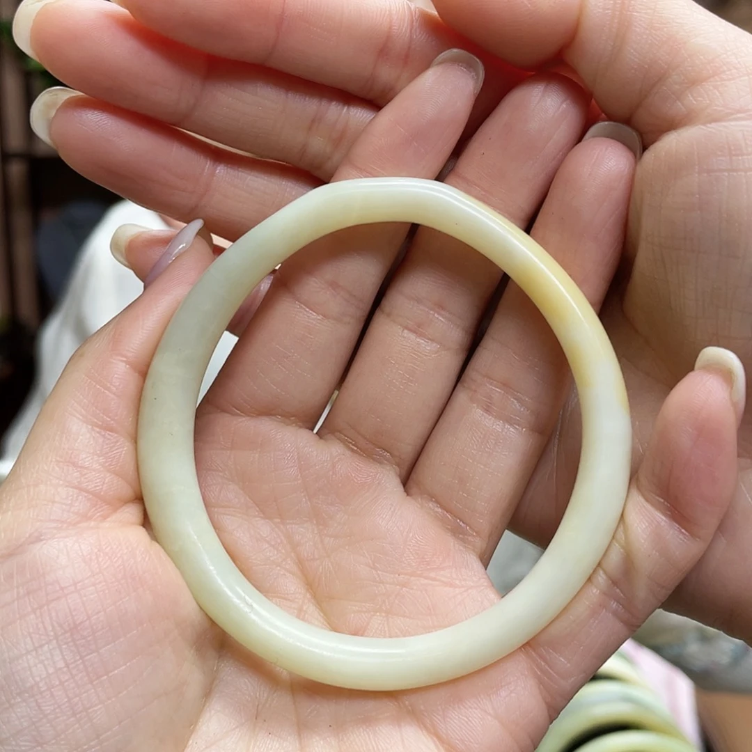 蛇纹石玉颈饰未镶嵌秋*
