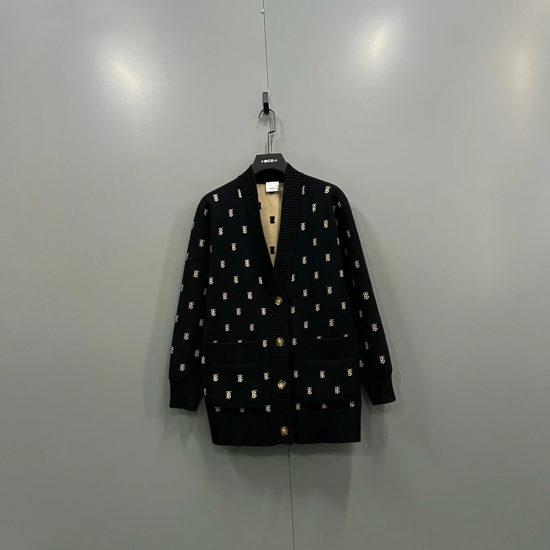 99新 BURBERRY/博柏利 (ll) 满印开衫 M码/103185