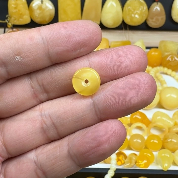 蜜蜡未镶嵌颈饰12+