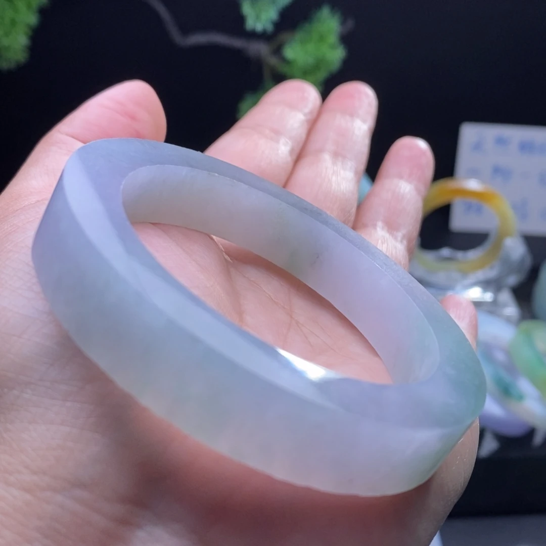 定制翡翠未镶嵌翡翠手镯