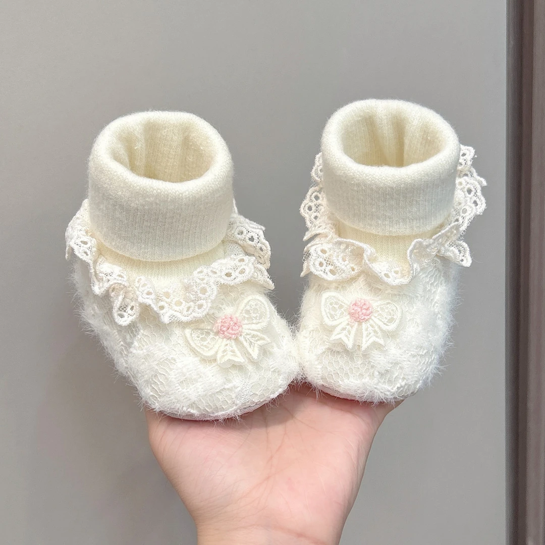 春秋冬季婴儿鞋袜0-6个月软底女宝宝鞋子防掉新生儿不掉鞋公主鞋
