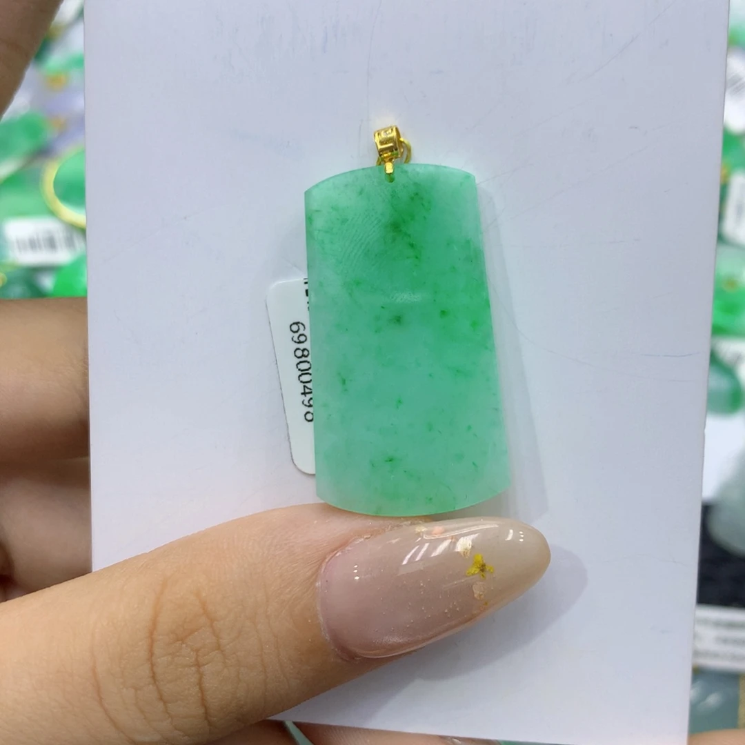颈饰18K金镶嵌翡翠